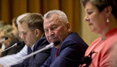 Šanony a fronty na úřadech i 25 let po revoluci? Máme co dohánět